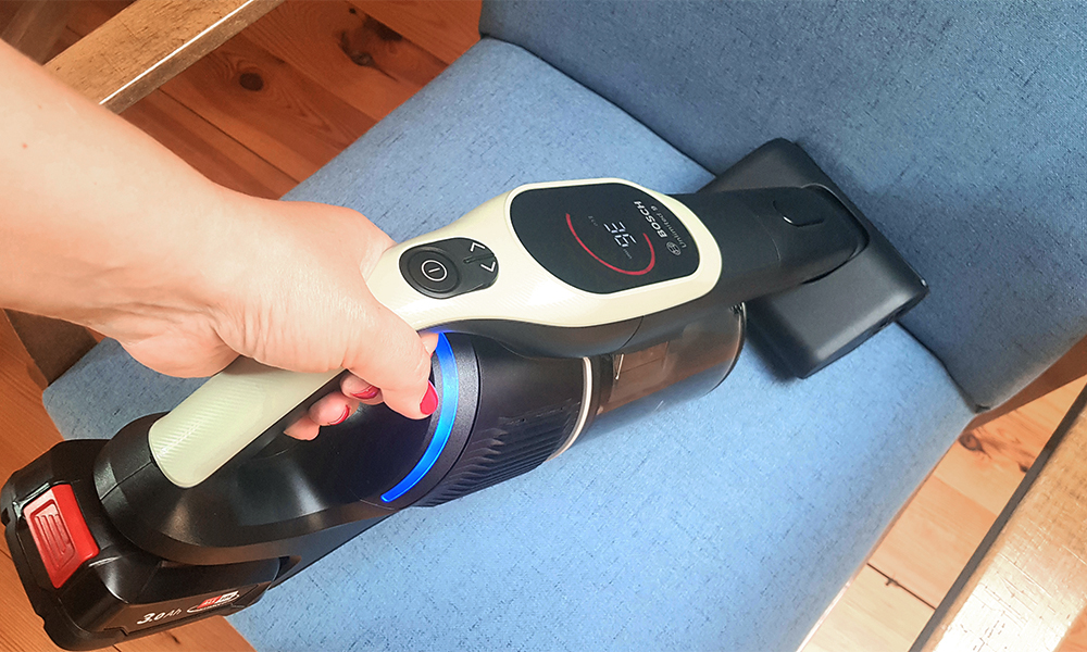 odkurzanie fotela odkurzaczem Bosch Unlimited 9