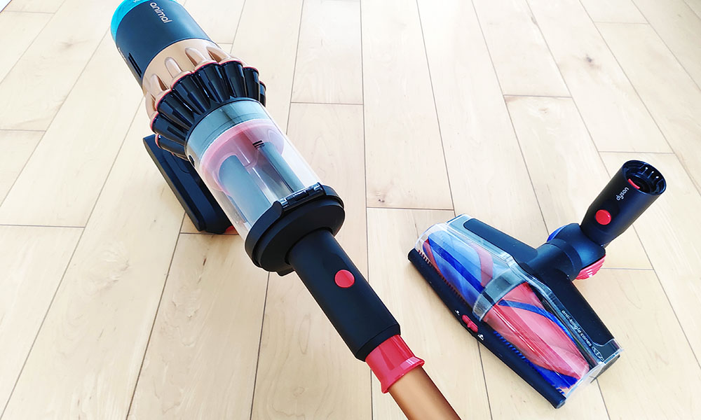 Widok na rurę odkurzacza pionowego Dyson V16 Piston Animal Submarine