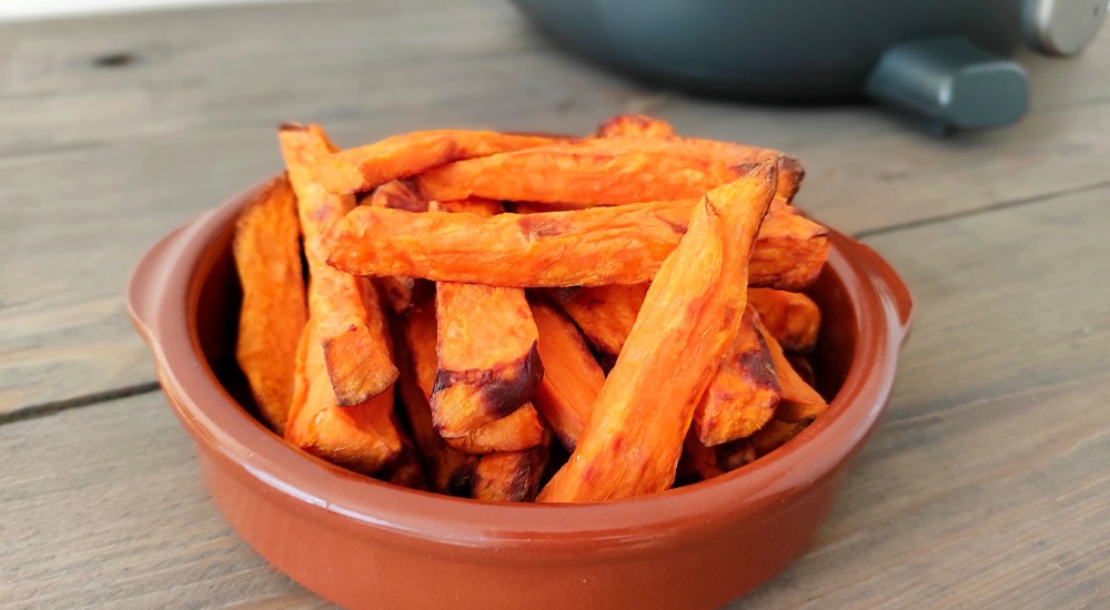 air fryer Philips Ovi NA547 - widok na upieczone bataty w miseczce