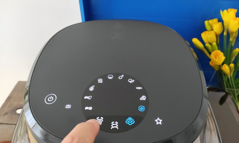 air fryer Philips Ovi NA547 - widok na panel sterowania