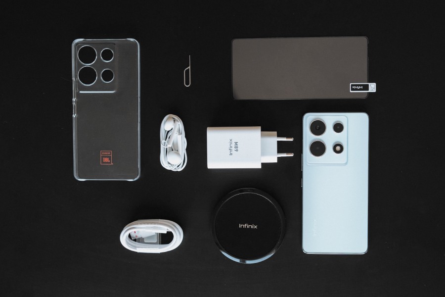 zawartość opakowania smartfona Infinix Note 30 VIP