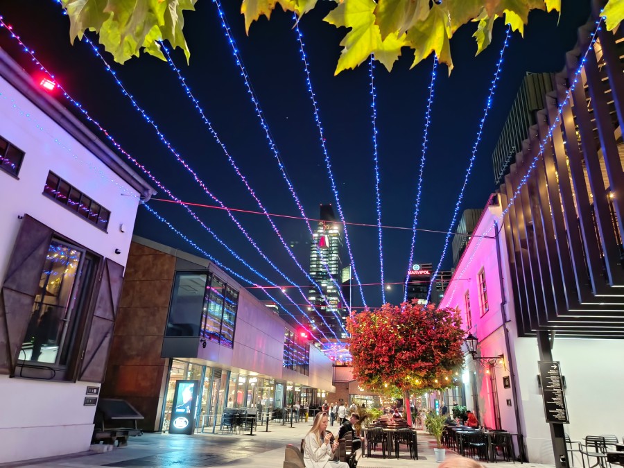 zdjęcie nocne wykonane smartfonem Infinix Note 30 VIP