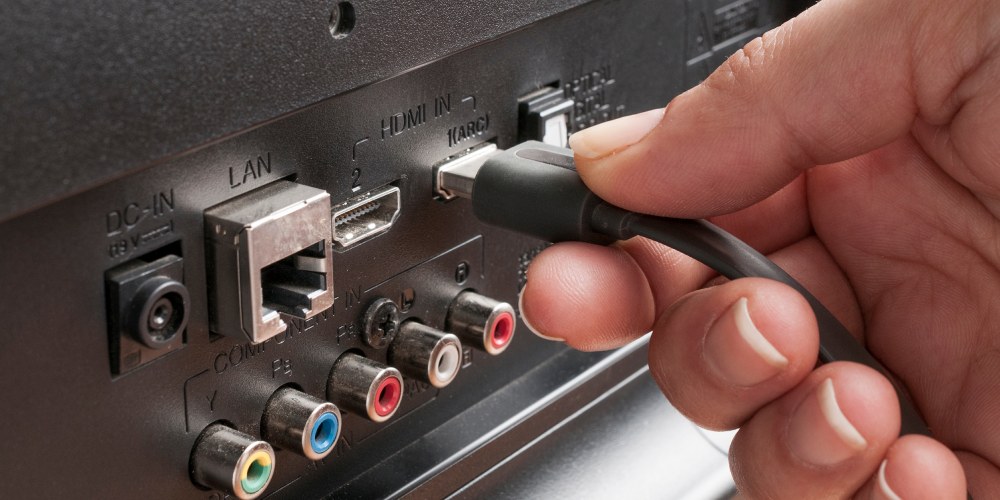 podłączanie kabla HDMI ARC do telewizora