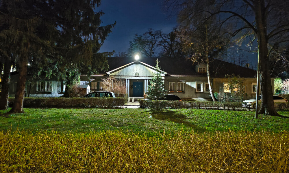 vivo V70 FE zdjęcie dom z daleka