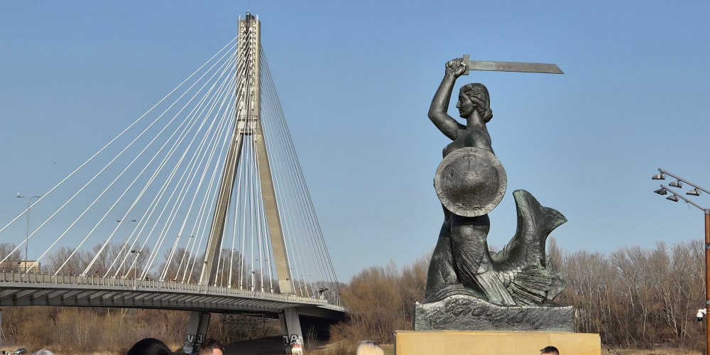 Szczeg&oacute;ły faktury na rzeźbie i most warszawski - zdjęcie z samsung galaxy s26+