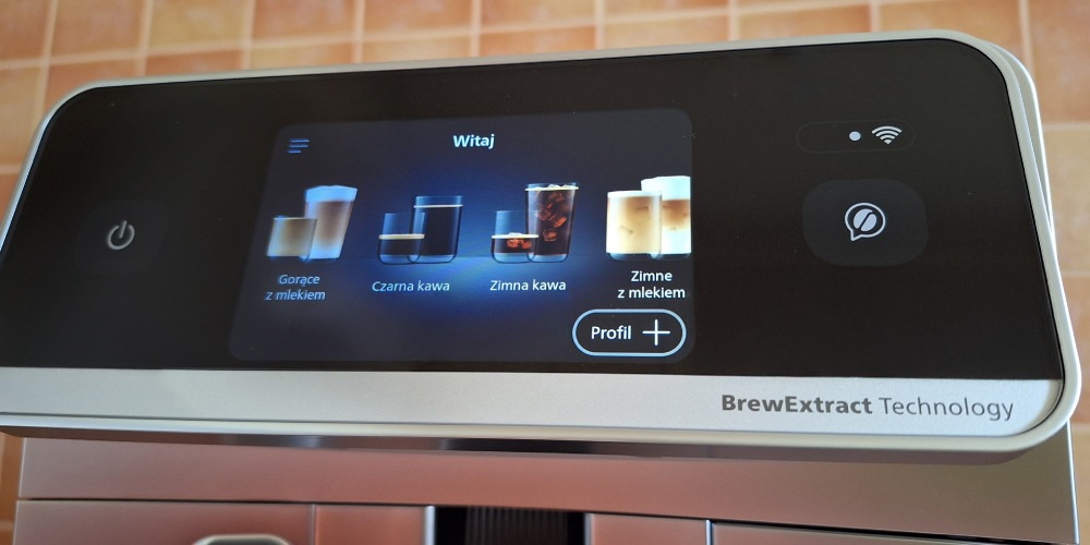 Zbliżenie na wyświetlacz w ekspresie Philips 8000 LatteGo Pro Café Aromis EP8757/20