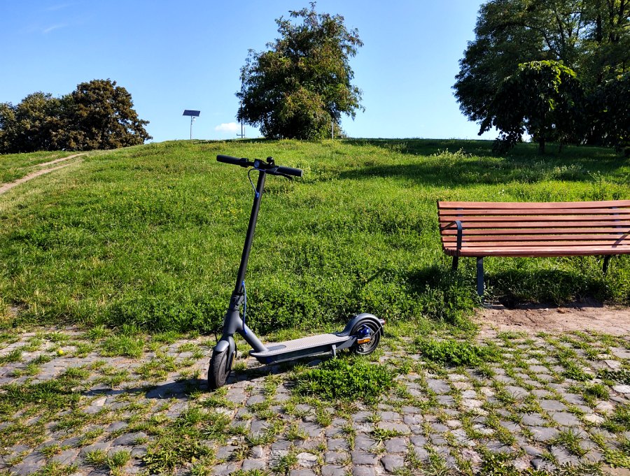 Xiaomi Mi Electric Scooter 3 w parku