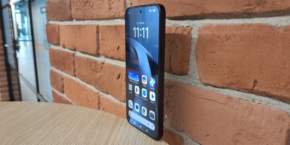 Smukła konstrukcja telefonu Xiaomi 17t pro ukazana z boku.