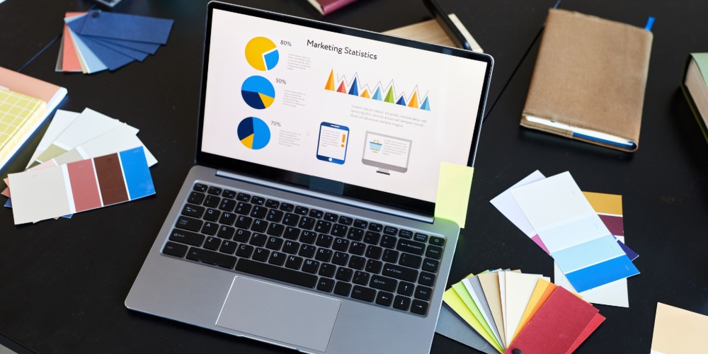 Komputer z jasnym ekranem