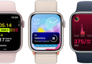 Zbliżenie na przód trzech zegarków Apple Watch.