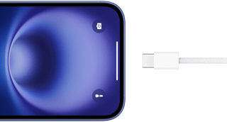 Przewód USB-C podłączony do iPhone’a 16 w kolorze ultramaryny