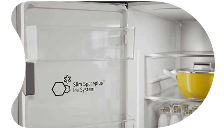 Wnętrze drzwi lodówki z niewielkim napisem Slim SpacePlus Ice System