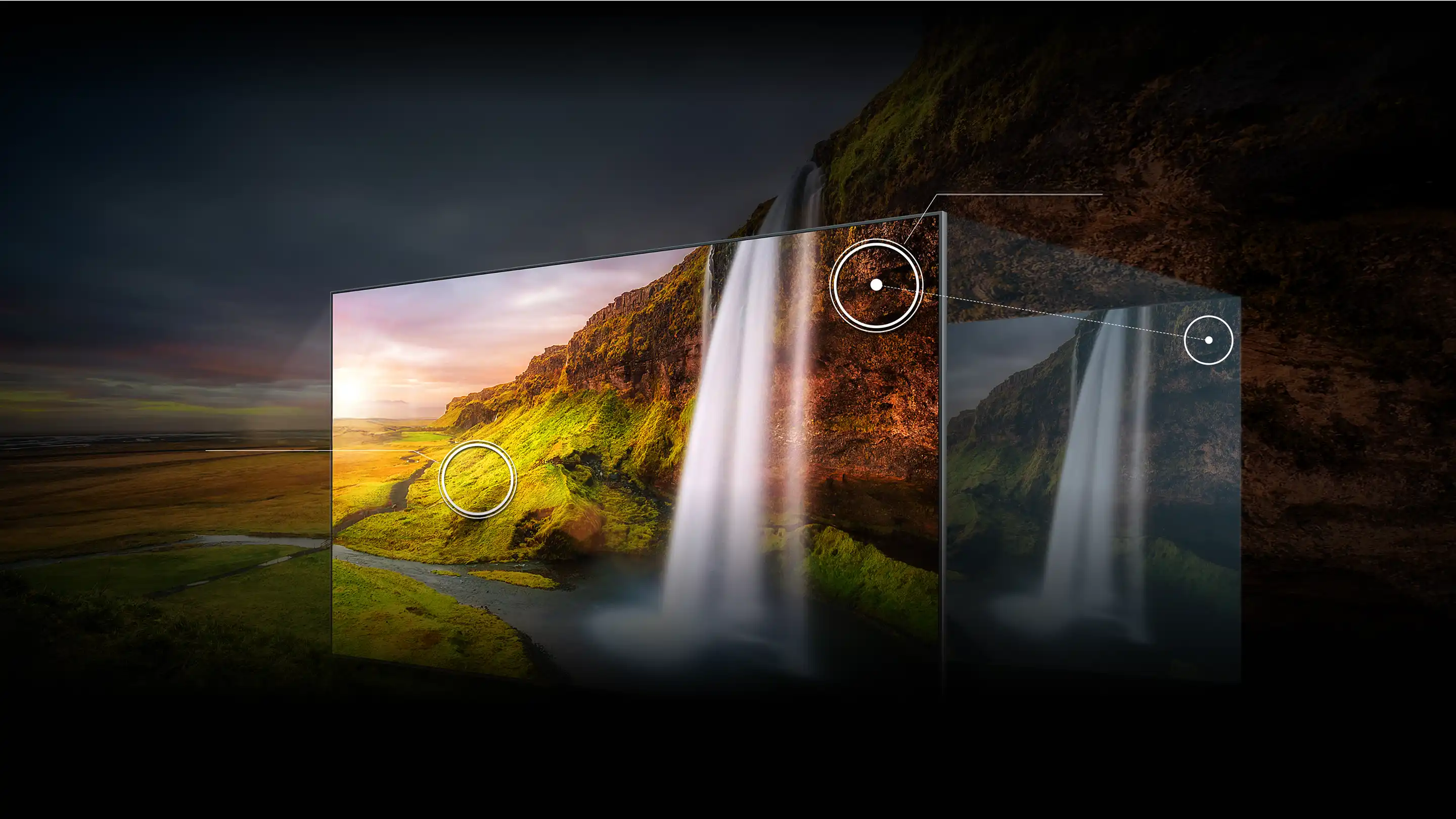 Ekran telewizora z wyświetlonym krajobrazem wodospadu i zielonych wzgórz, z zaznaczeniem szczegółów obrazu.