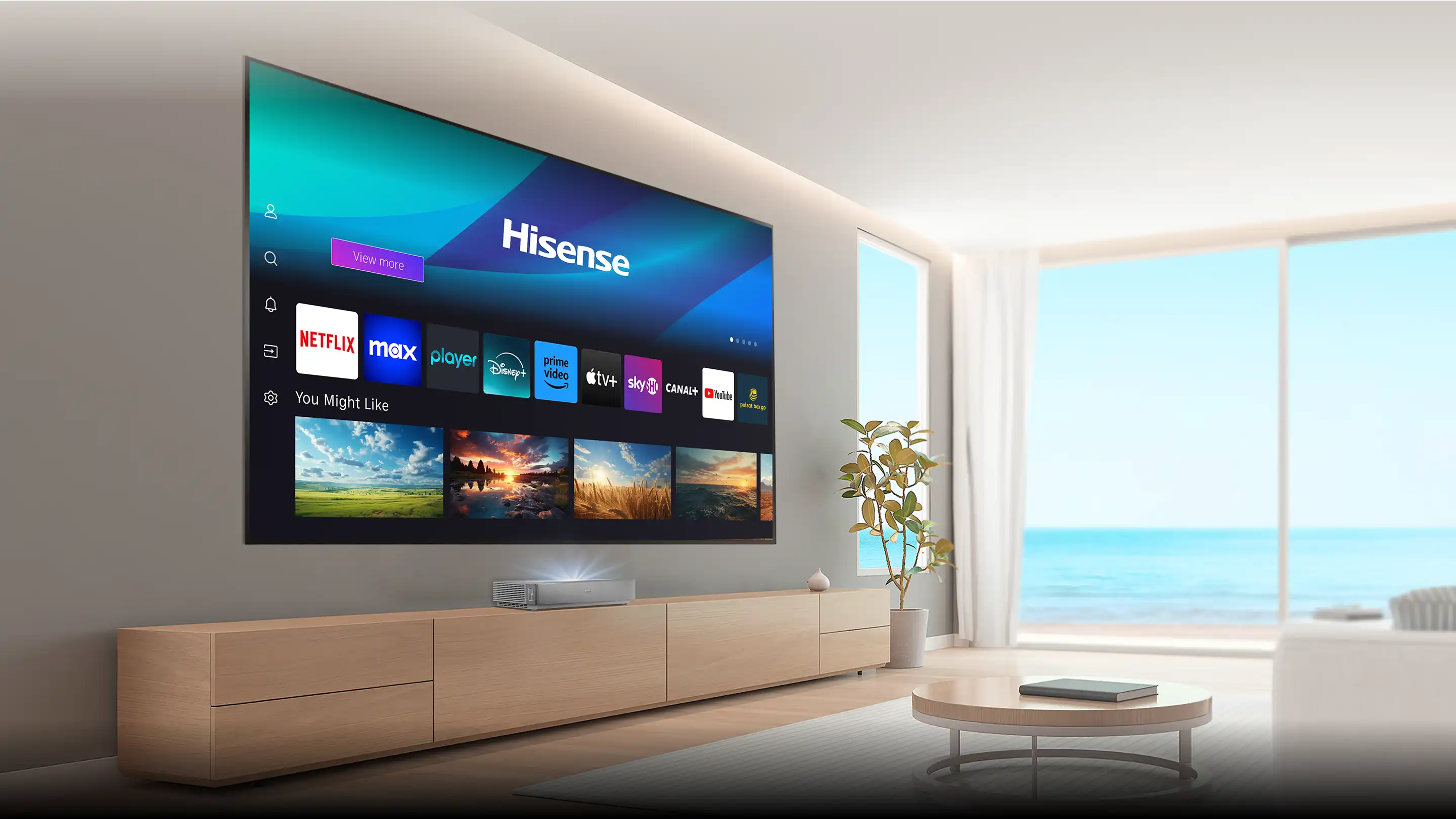 Telewizor z aplikacjami na ekranie, umieszczony na ścianie w jasnym salonie z widokiem na morze.