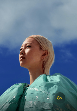 Aplikacja Aparat na iPhonie 17 Pro, zoom optyczny 0,5x, 1x, 2x, 4x i 8x, wybrany jest zoom 8x