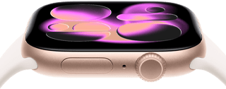 Apple Watch Series 11 z kopertą z aluminium w kolorze różowego złota, z paskiem sportowym w kolorze łagodnego różu, tarcza Lawa, prawa strona obudowy: pokrętło Digital Crown, mikrofon, przycisk boczny