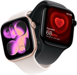 Apple Watch Series 11 z kopertą z aluminium w kolorze różowego złota, z paskiem sportowym w kolorze łagodnego różu, tarcza Lawa, prawa strona obudowy: pokrętło Digital Crown, mikrofon, przycisk boczny, Apple Watch Series 11 z kopertą z aluminium w kolorze onyksu, z paskiem sportowym w kolorze czarnym, z aplikacją Tętno pokazującą aktualne tętno użytkownika, prawa strona obudowy: pokrętło Digital Crown