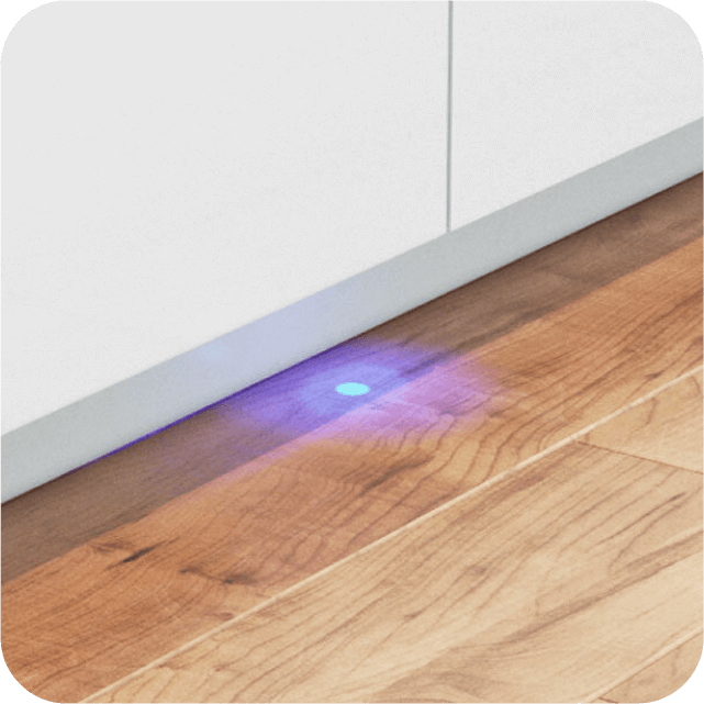 Wskaźnik Infolight pod szafką, wskazujący stan pracy urządzenia.