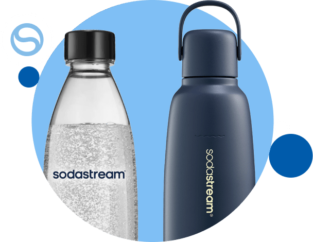 Trzy różne maszyny SodaStream do napojów gazowanych, ukazujące różne style i funkcje, ustawione w rządku.