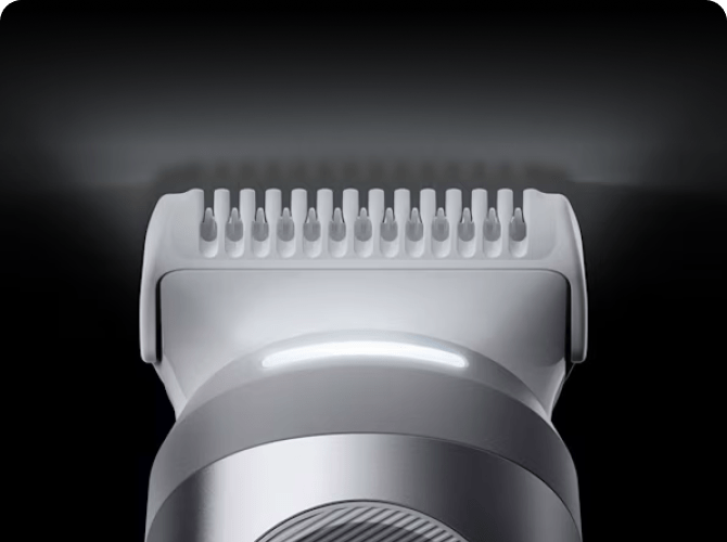 Technologia SmartLight ułatwia golenie, zwłaszcza w warunkach słabego oświetlenia.