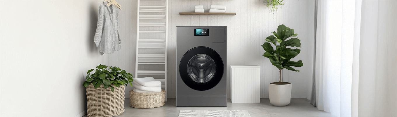 Pralko-suszaka w jasnym wnętrzu z roślinami, koszami na pranie i półką na ręczniki.