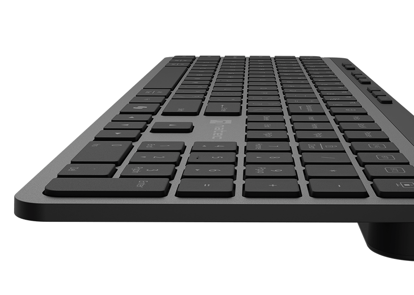 Zbliżenie na smukłą klawiaturę Natec z niskoprofilowymi klawiszami i blokiem numerycznym