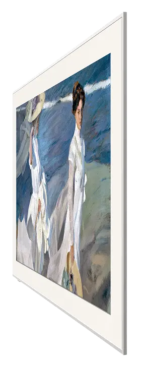 Telewizor TCL ultrasmukły zawiesiony na ścianie z obrazem kobiety w białej sukni w tonacji niebieskiej