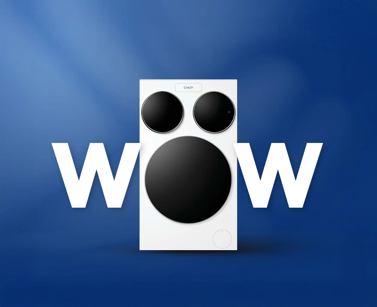 Pralka Candy MultiWash na niebieskim tle.