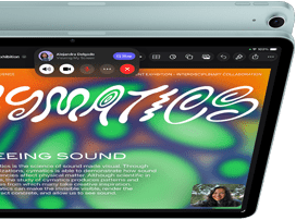 iPad Air, kolor niebieski, góra obudowy, na ekranie wyświetlana jest funkcja udostępniania ekranu aplikacji Keynote podczas rozmowy przez FaceTime, tył obudowy, tylny aparat szerokokątny 12 MP, przycisk zwiększania głośności, przycisk zmniejszania głośności