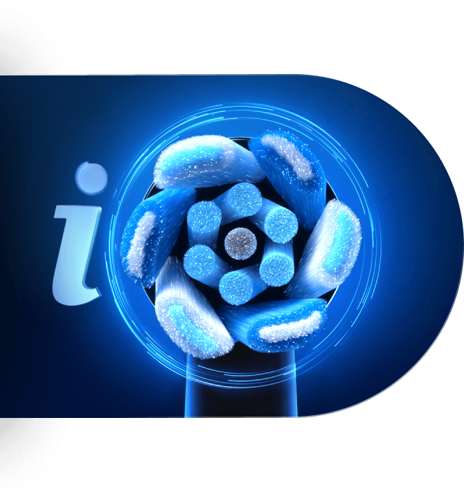 Zbliżenie na główkę szczoteczki elektrycznej Oral-B z widocznym układem niebiesko-białych włókien czyszczących.