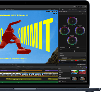 Częściowo widoczny ekran MacBooka Air wyświetlający proces montażu wideo, który demonstruje możliwości czipa M5