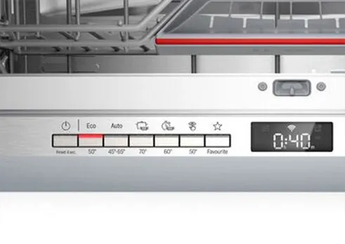 Myjąc naczynia w zmywarce oszczędzasz wodę