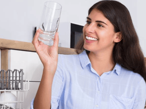 Jak zmywać naczynia, by były czyste, lśniące i bez skaz?