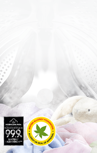 Pluszany królik i kolorowe ubrania wewnątrz zaparowanej pralki.