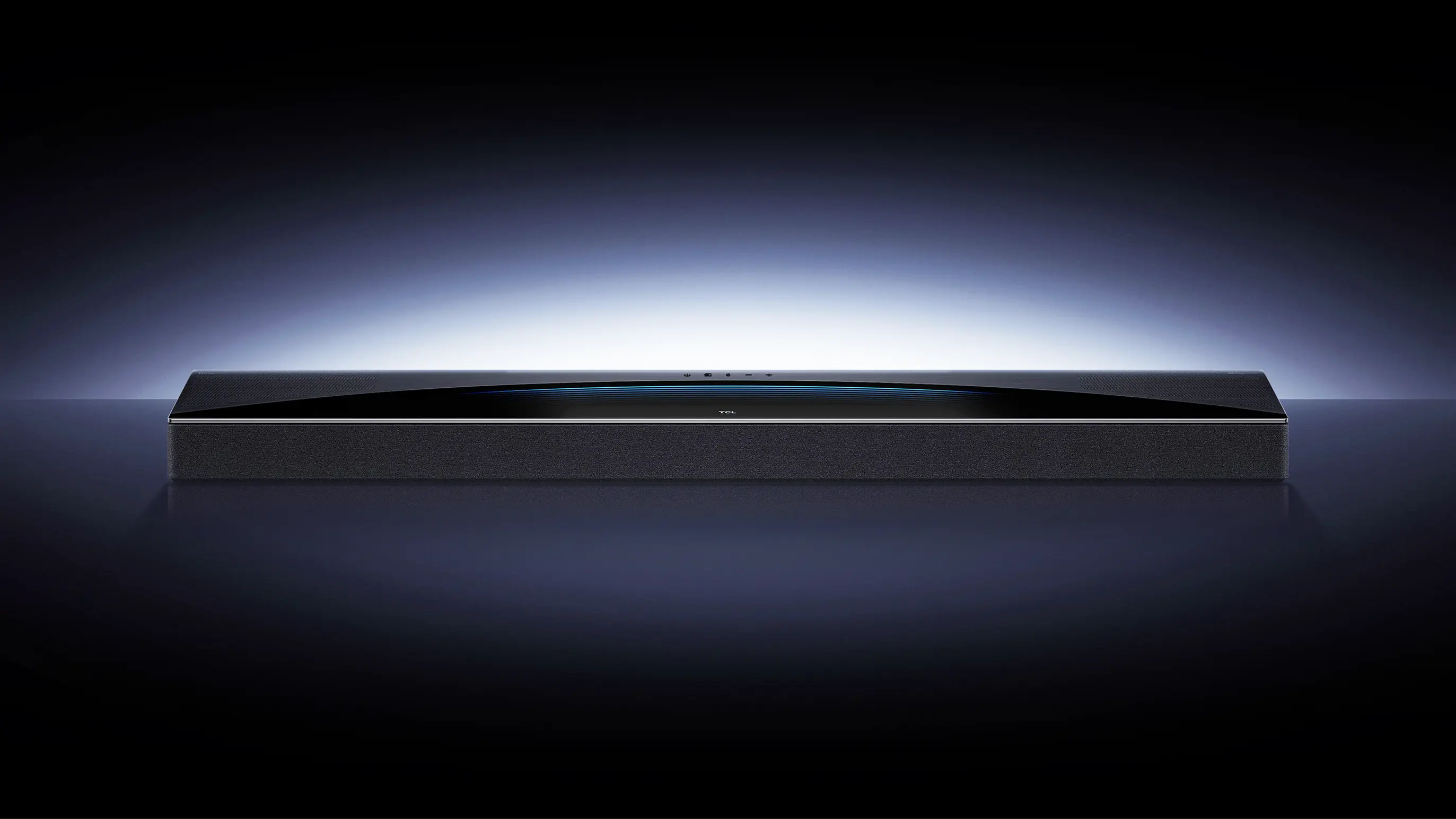 Elegancki, smukły soundbar o minimalistycznym designie wyeksponowany na ciemnym tle.
