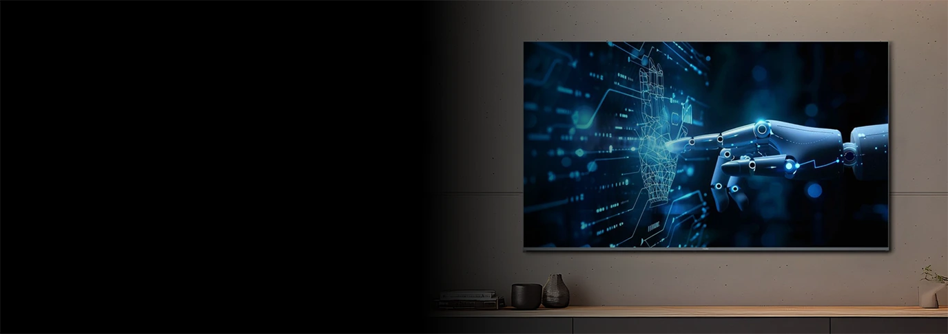 Telewizor ścienny Haier wyświetlający futurystyczną grafikę z robotyczną dłonią
