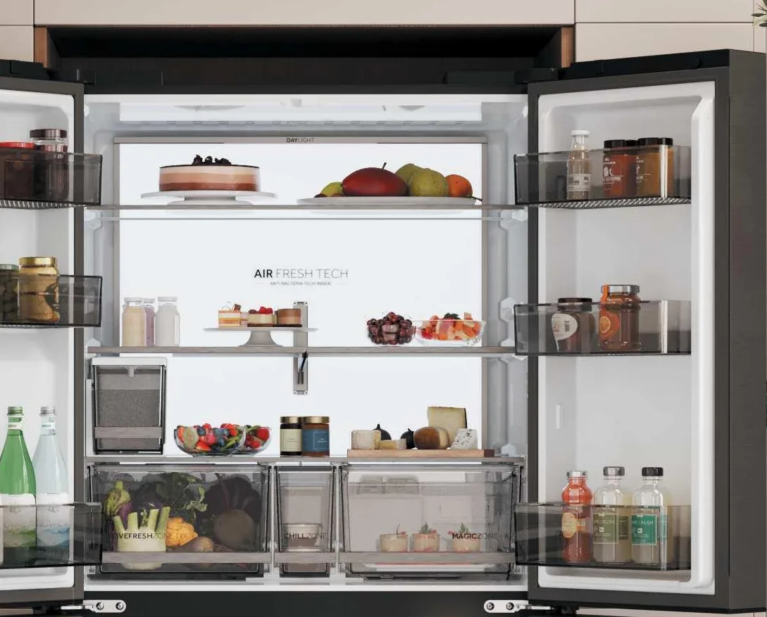 Oświetlenie Daylight rozświetla wnętrze lodówki Haier HORIZON wypełnione produktami