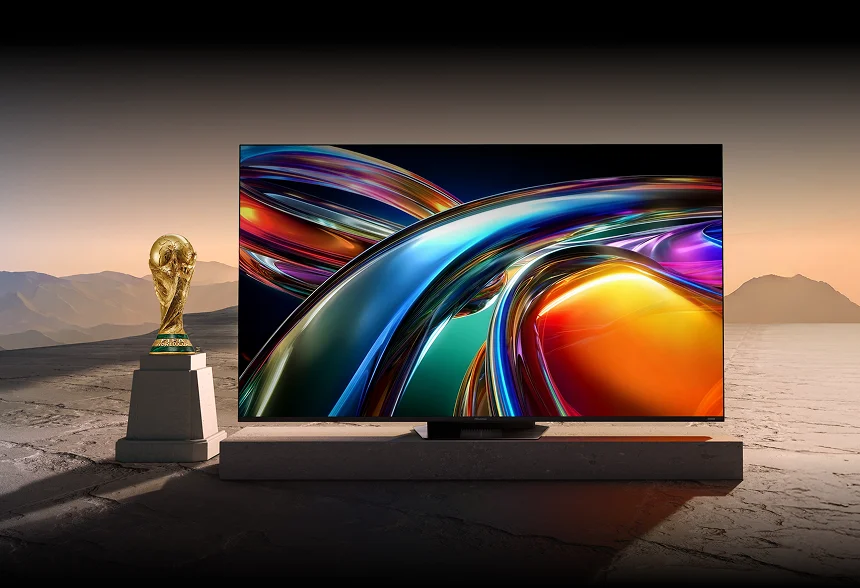 Różne perspektywy telewizorów Hisense na których są wyświetlane różnorodne kolory.