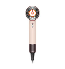 Suszarka do włosów Dyson Supersonic Nural w kolorze jasnoróżowym pokazana z przodu