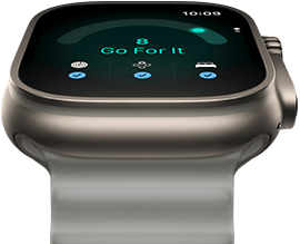Apple Watch Ultra 4 z kopertą z tytanu w kolorze naturalnym, pasek Ocean w kolorze półprzezroczystej szarości, wynik gotowości 8, zewnętrzna prawa strona, Digital Crown, wystający przycisk boczny