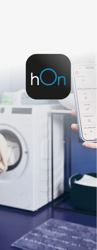 Logo aplikacji hOn i smartfon z aplikacją przy pralce