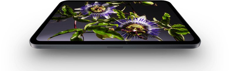 iPad mini, wyświetlacz OLED 8,5 cala, jasny obraz i głęboka czerń, na ekranie osoba w czapce i kurtce