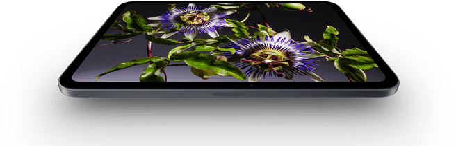 iPad mini, wyświetlacz OLED 8,5 cala, jasny obraz i głęboka czerń, na ekranie osoba w czapce i kurtce