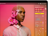 Ekran MacBooka Pro przedstawiający zdjęcie osoby edytowane w aplikacji Pixelmator Pro